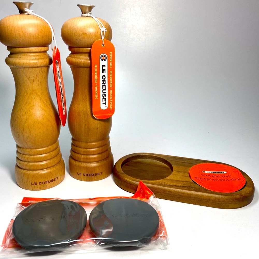 Le Creuset Beech Wooden Salt Pepper Mill Set + Tray + Caps Set of 5pc NWT